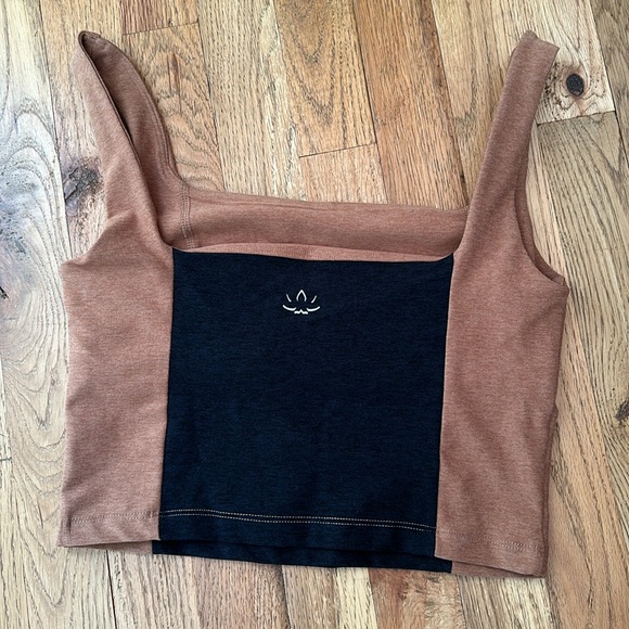 Beyond Yoga Set Spacedye Vitality Colorblock Cropped Tank and Legging Set Small - Picture 6 of 7